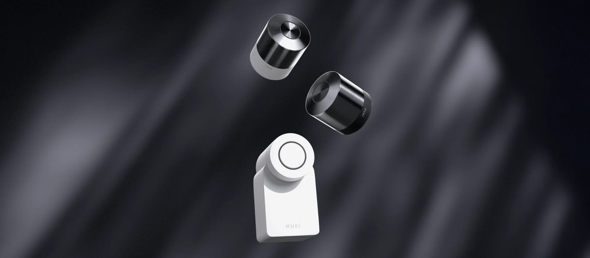 La Smart Lock Go, la Smart Lock Pro e la Smart Lock Ultra fluttuano su uno sfondo nero.